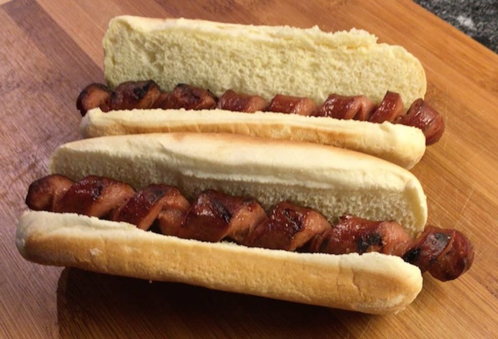 Barbecue Hack: Spiral hot dogs!