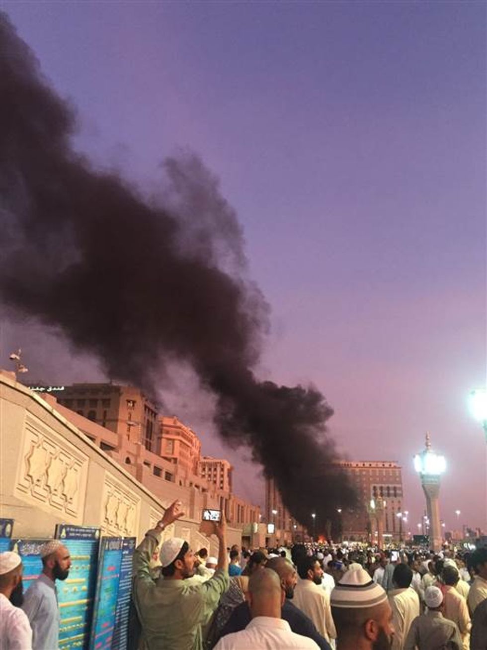 Saudi Official: Four Security Officers Killed in Suicide Bombing Near Islam Holy Site