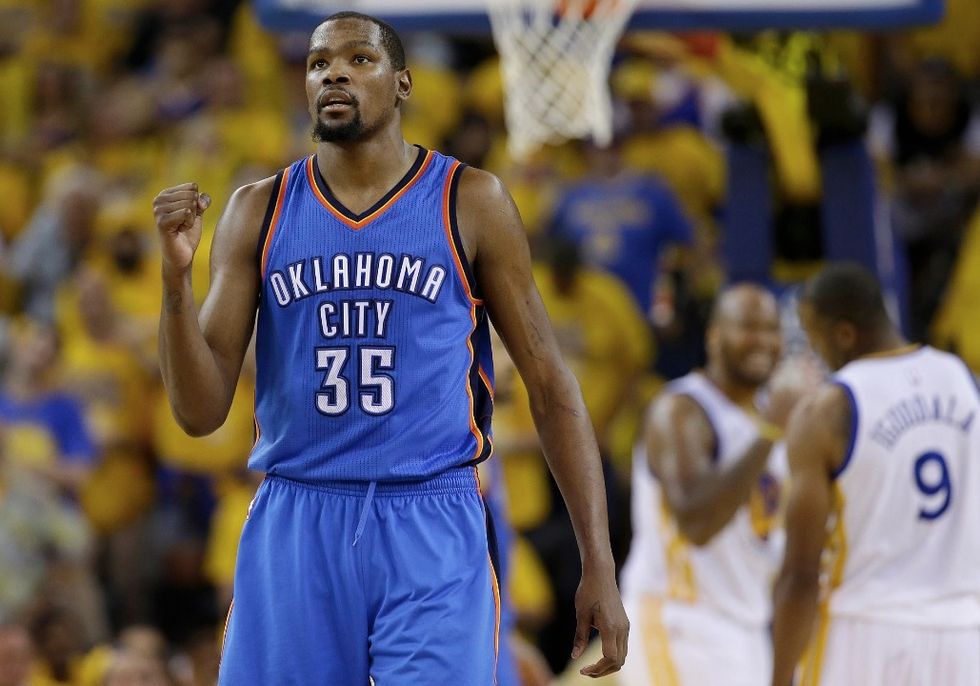 Kevin Durant Leaves Thunder for Golden State, Giving Warriors Look of Super Team