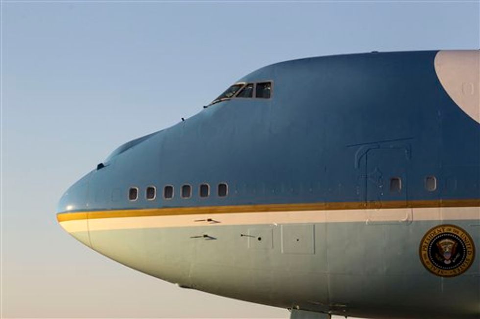 Clinton To Ride on Air Force One — Trump Wants to Know Who's Footing the Bill