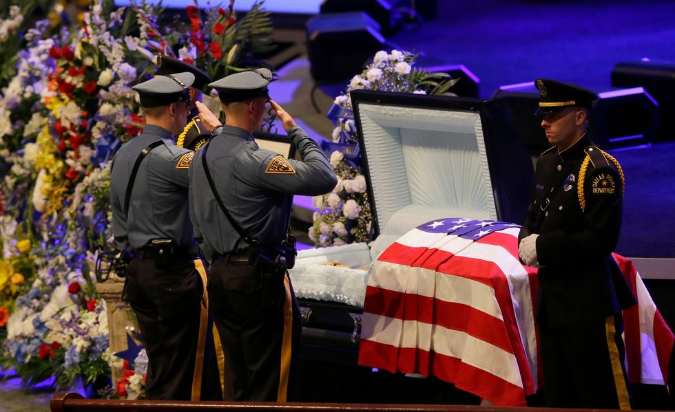 HuffPo Blogger Claims Slain Dallas Cop May Have Been 'White Supremacist,' Offers This as 'Evidence
