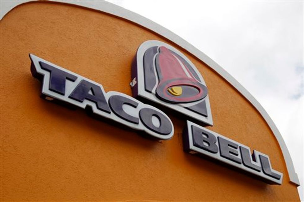You Need to Leave': Taco Bell Employee Stuns Sheriff's Deputies With Refusal of Service