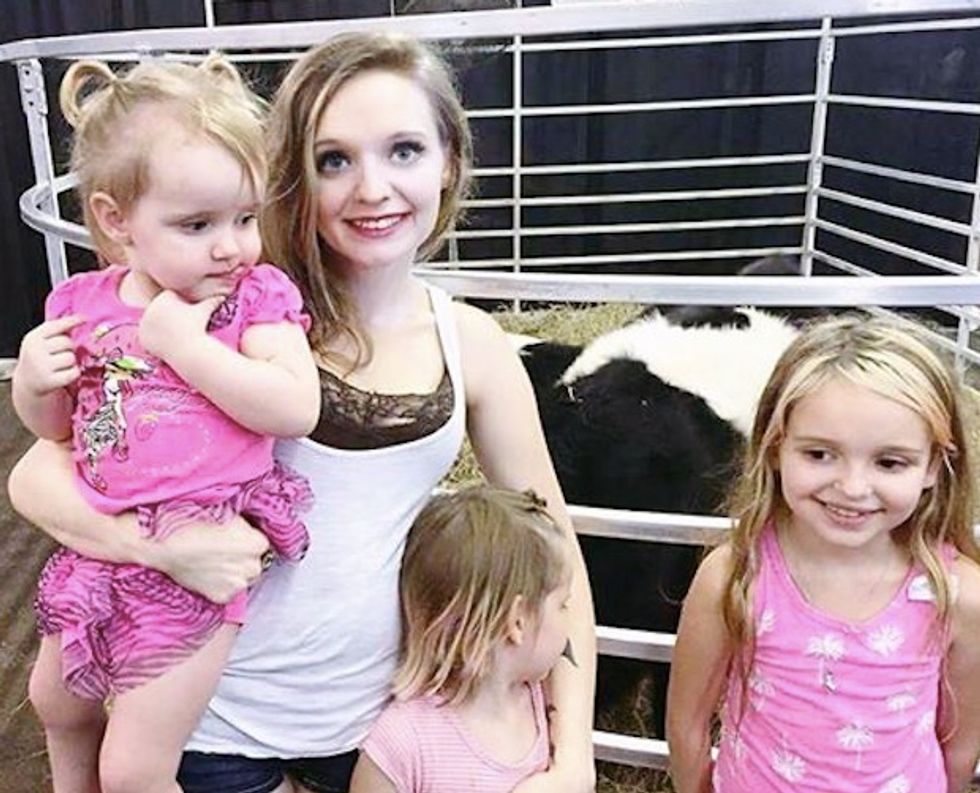 TV Anchor Gets Chills From Single Mom's Note Detailing a Stranger's Kindness
