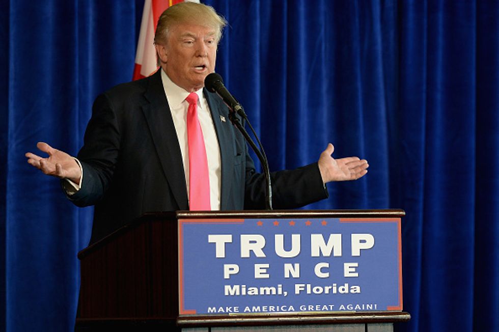 Trump Raises Eyebrows With 'Second Amendment' Solution to Clinton SCOTUS Picks