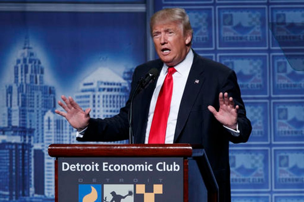 Trump Makes Big Economic Promises in Policy Speech, Including Moratorium on Federal Regulations