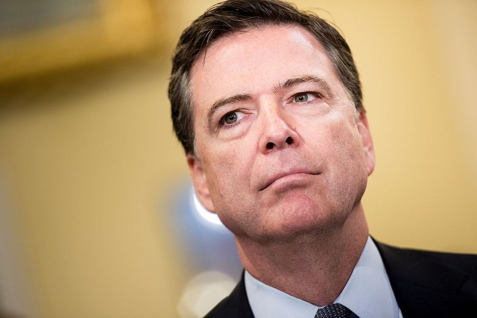 FBI not likely to finish reviewing Clinton's newly discovered emails before election