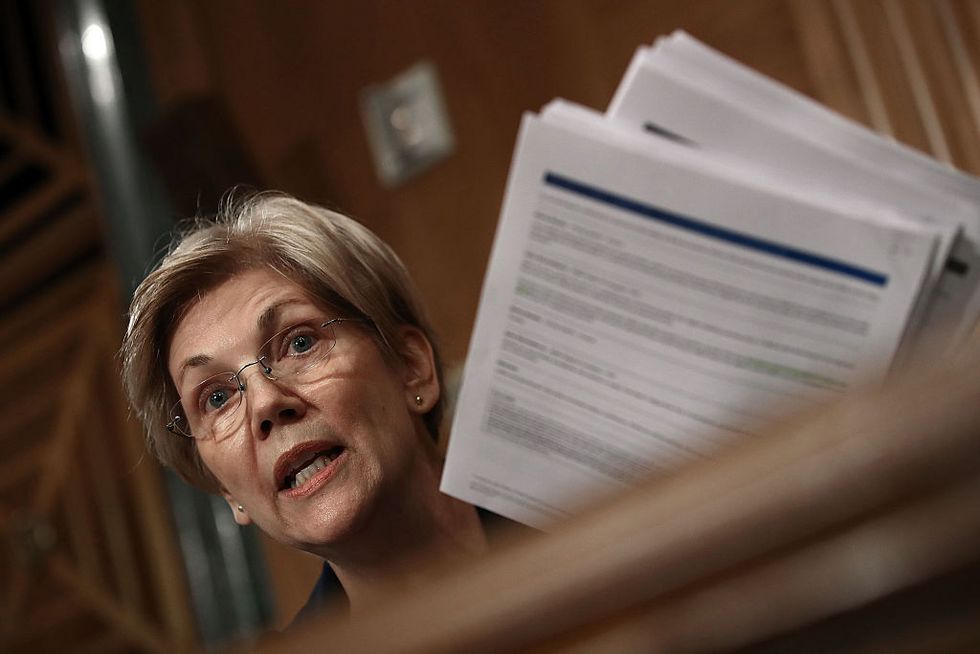 Elizabeth Warren tells Wells Fargo CEO to resign, says he should be criminally investigated