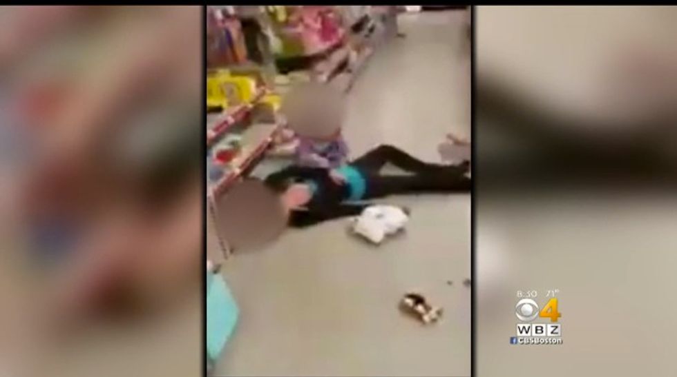 Heartbreaking video shows toddler attempting to wake her mother who allegedly passed out from drug use