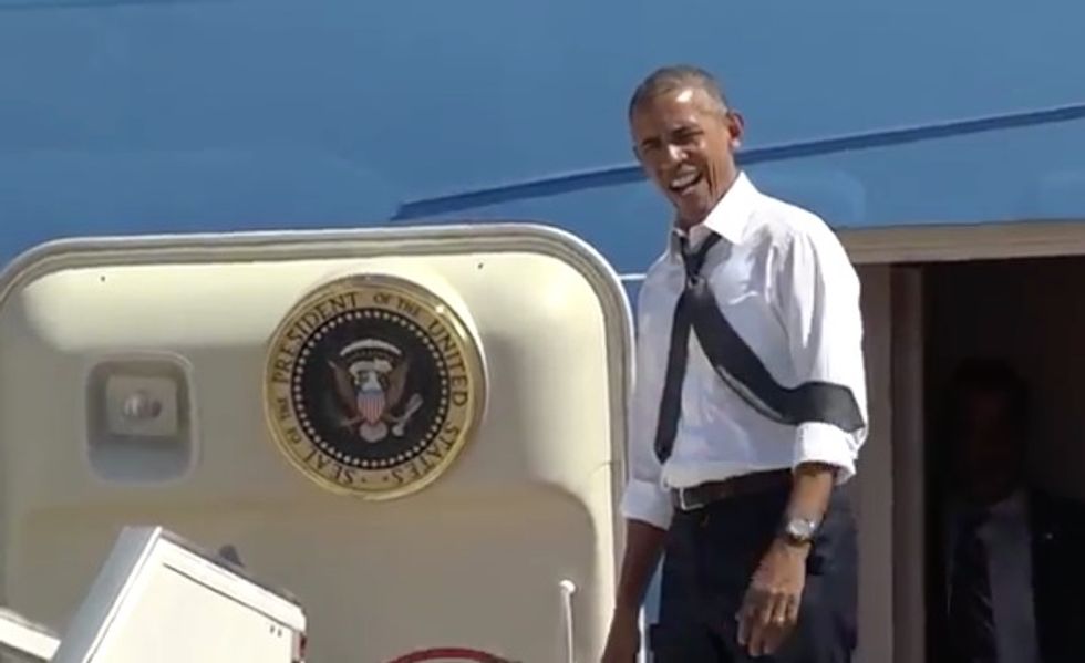 ‘Bill, let's go!’: Watch Clinton delay Obama’s flight home from Israel 