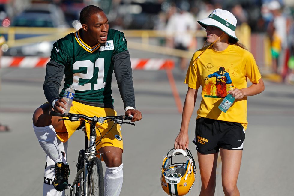 NFL star pursuing criminal justice degree in hopes of uniting police, urban communities