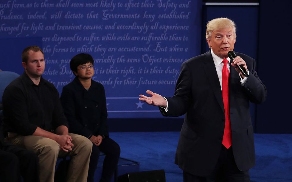 Trump says he’ll appoint ‘special prosecutor’ to look into Clinton’s emails 