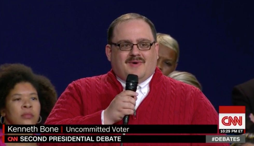 Debate questioner Ken Bone steals the show, becomes internet sensation