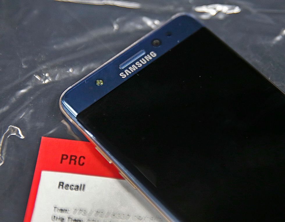 Samsung takes bold action as Galaxy Note 7 smartphones continue to catch fire