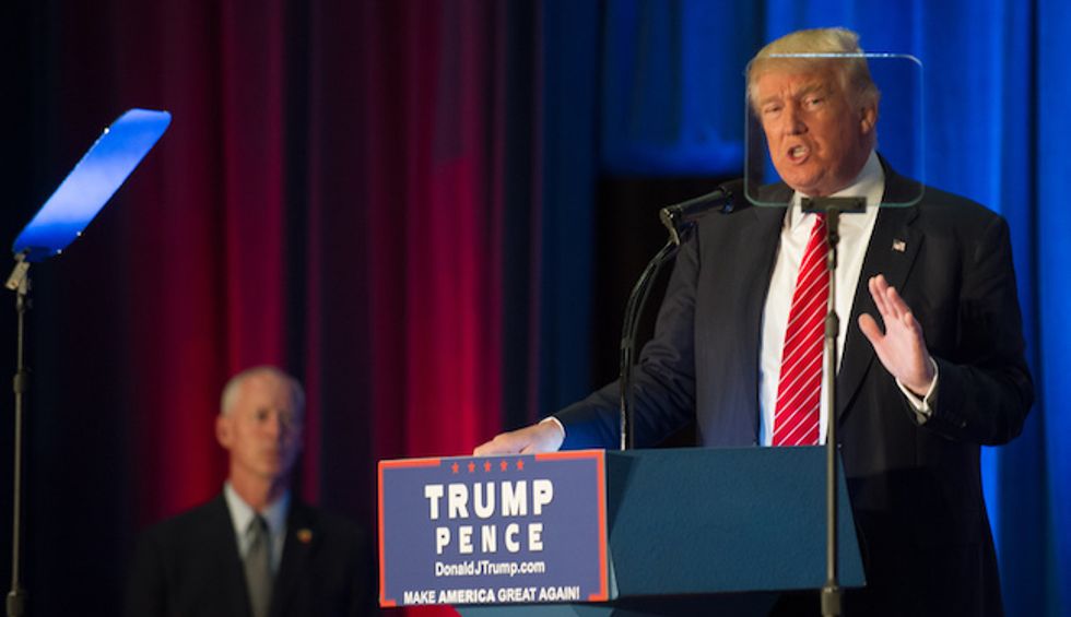 Trump takes apart his teleprompter during North Carolina rally — literally
