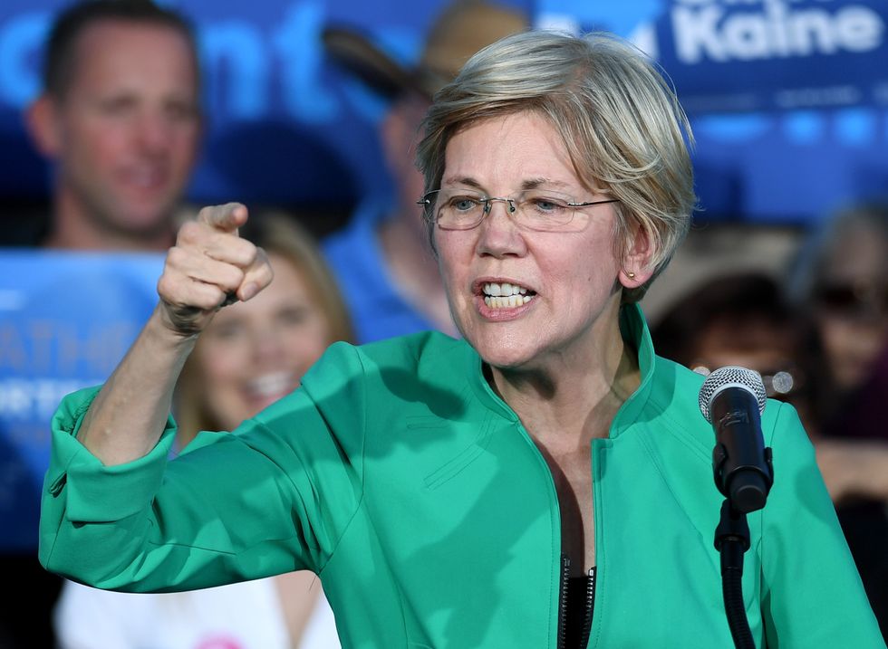 Elizabeth Warren clucks like a chicken while mocking Trump on his tax returns