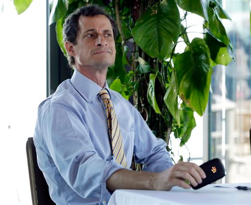 Very wealthy' New Yorker offers 'extravagant amount' of money to Weiner for his computer, cell phone