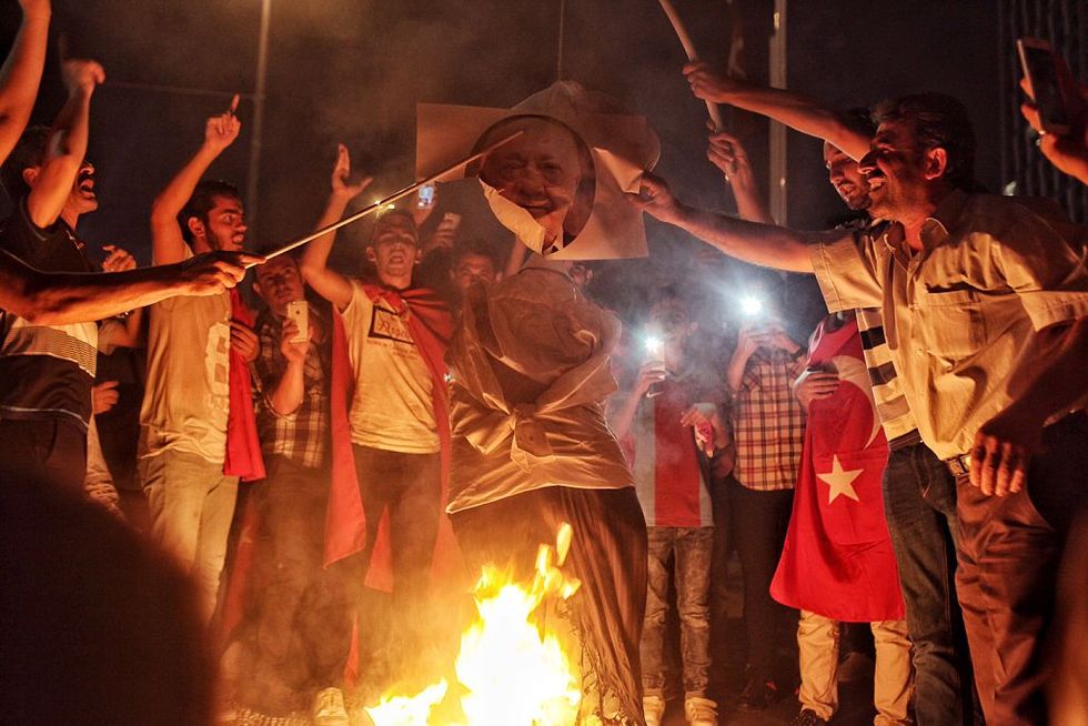 State Department orders families of consulate workers in Istanbul to leave amid violence