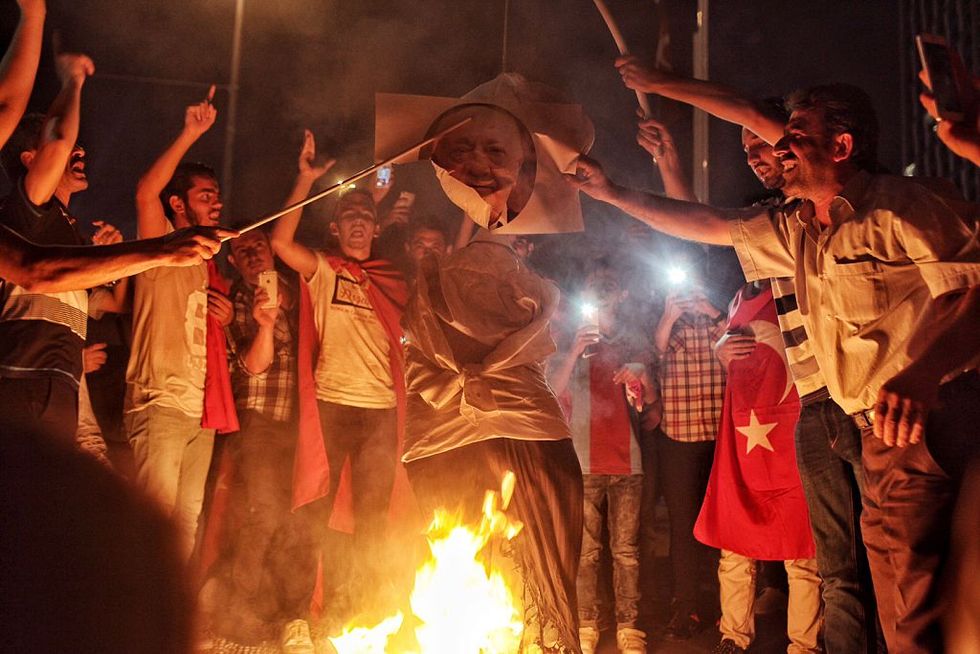 State Department orders families of consulate workers in Istanbul to leave amid violence