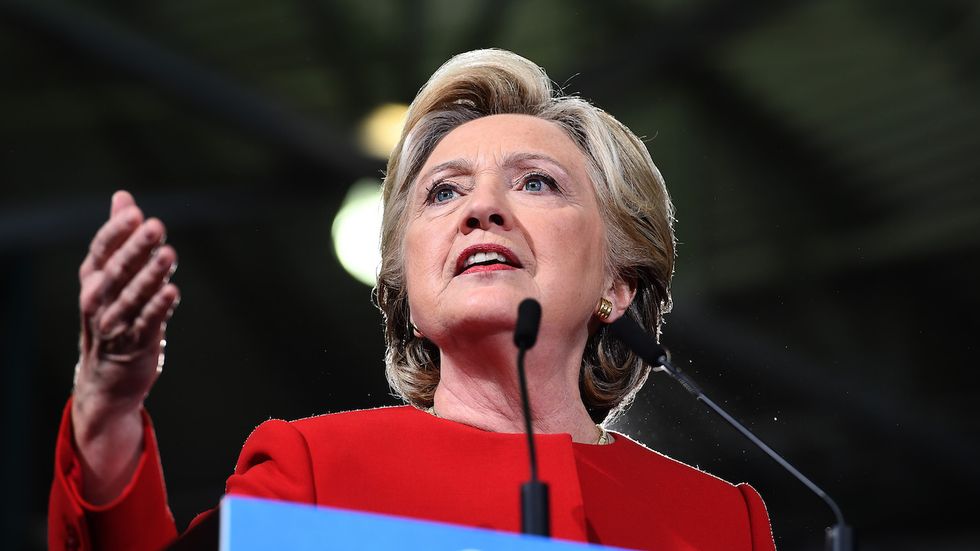 FBI never asked Clinton's top aides for their devices