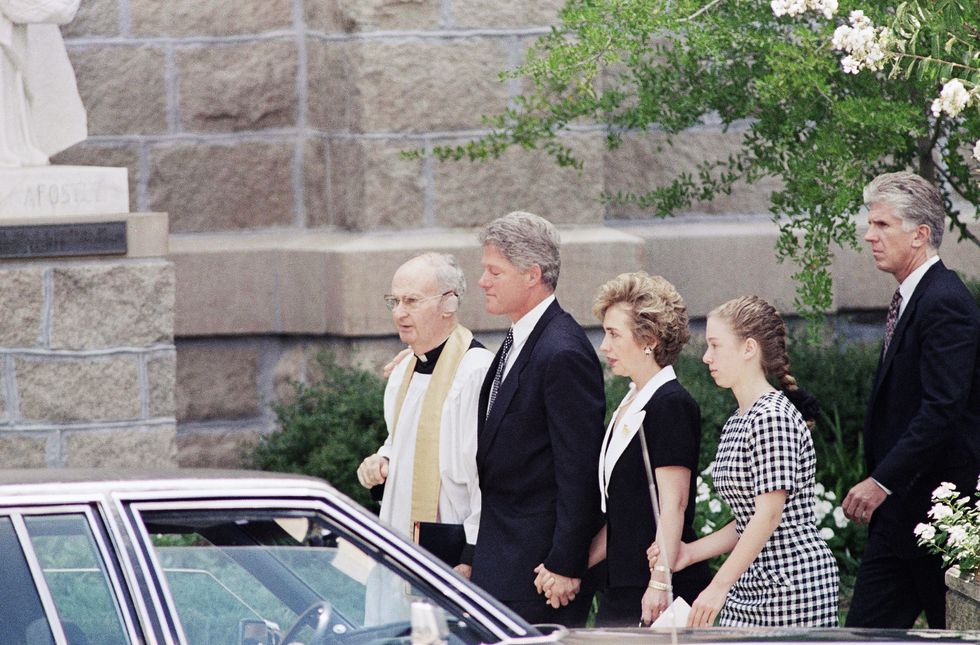 FBI releases hundreds of pages of documents related to Vince Foster investigation