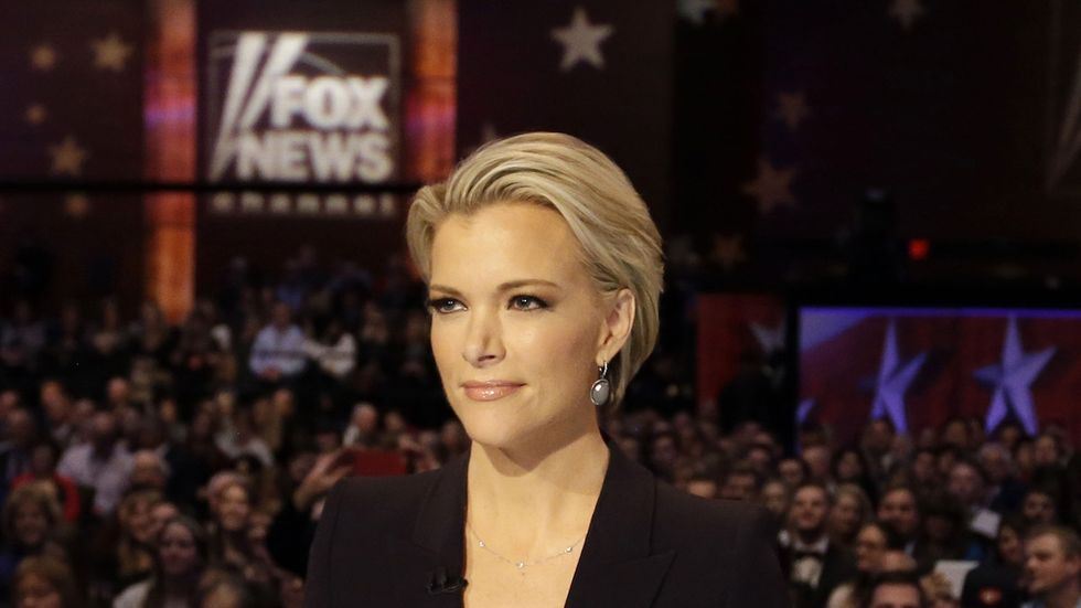 Megyn Kelly calls Hillary Clinton 'chicken