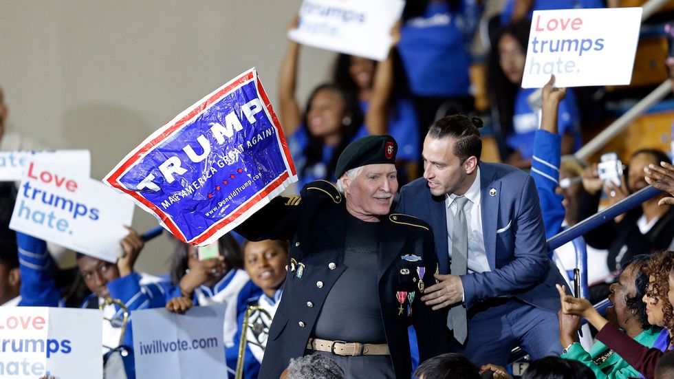 Obama defends Trump supporter's right to protest at Clinton rally