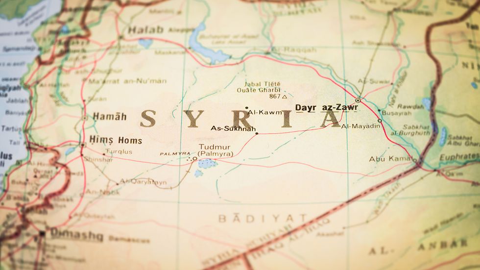 US special forces, Syrian fighters seek to recapture ISIS stronghold of Raqqah