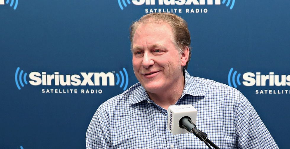 Curt Schilling sees shirt threatening violence against journalists, and he loves it