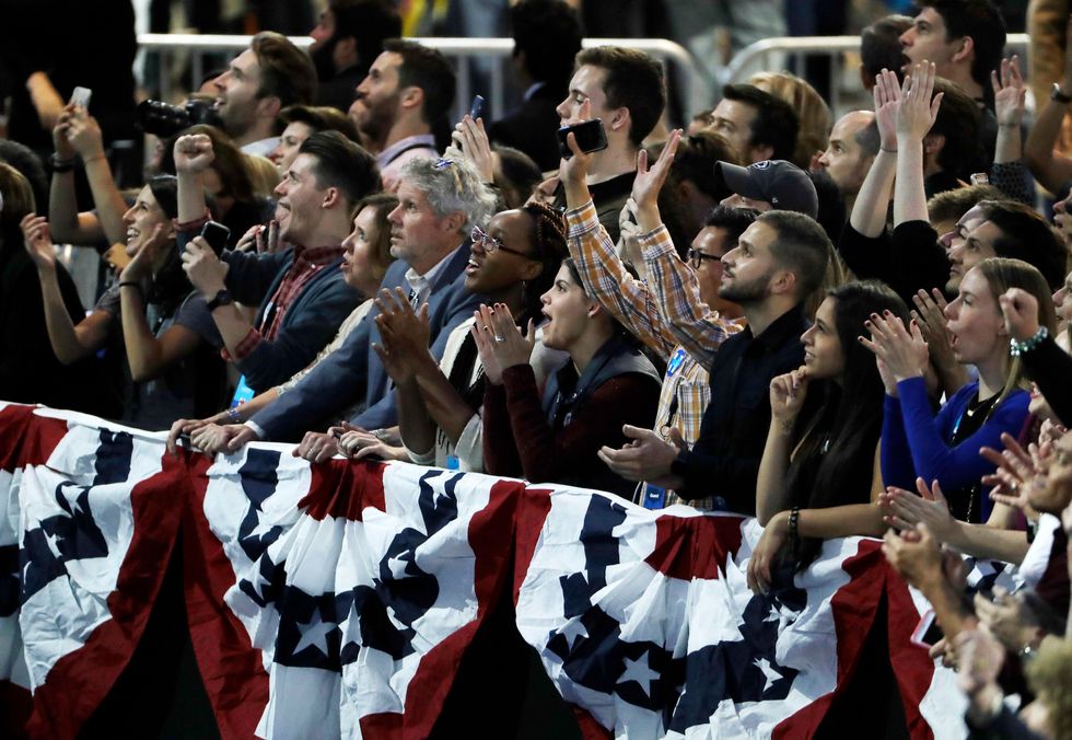 Clinton sweeps northeast states, Florida still too close to call