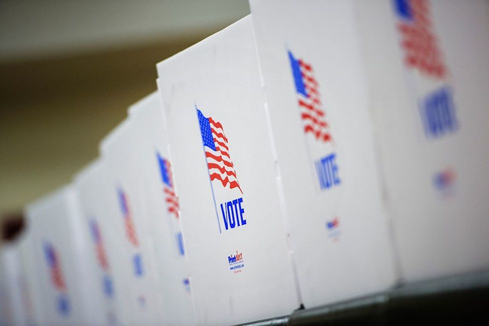 94-year-old World War II vet cheered by fellow voters as he casts a ballot