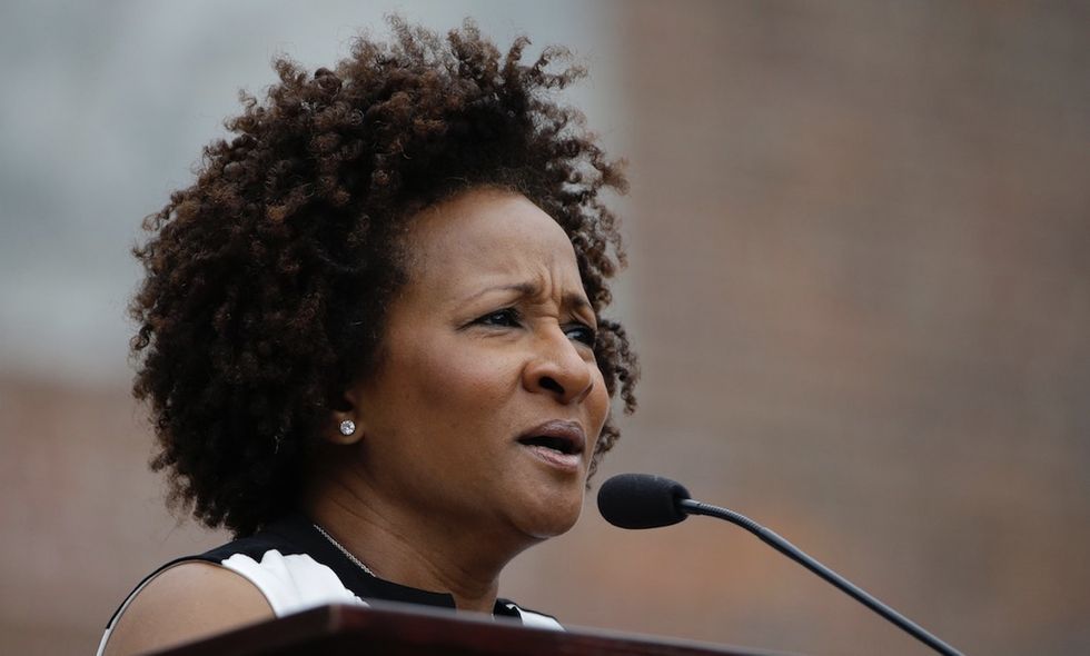 Funny woman Wanda Sykes in no laughing mood when crowd boos her anti-Trump jokes