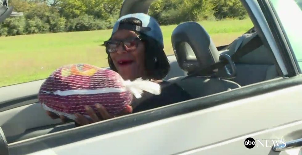 Texas police officers surprise drivers with turkeys instead of tickets