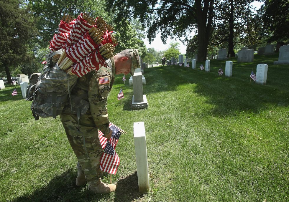 Gold Star family booed for delaying flight