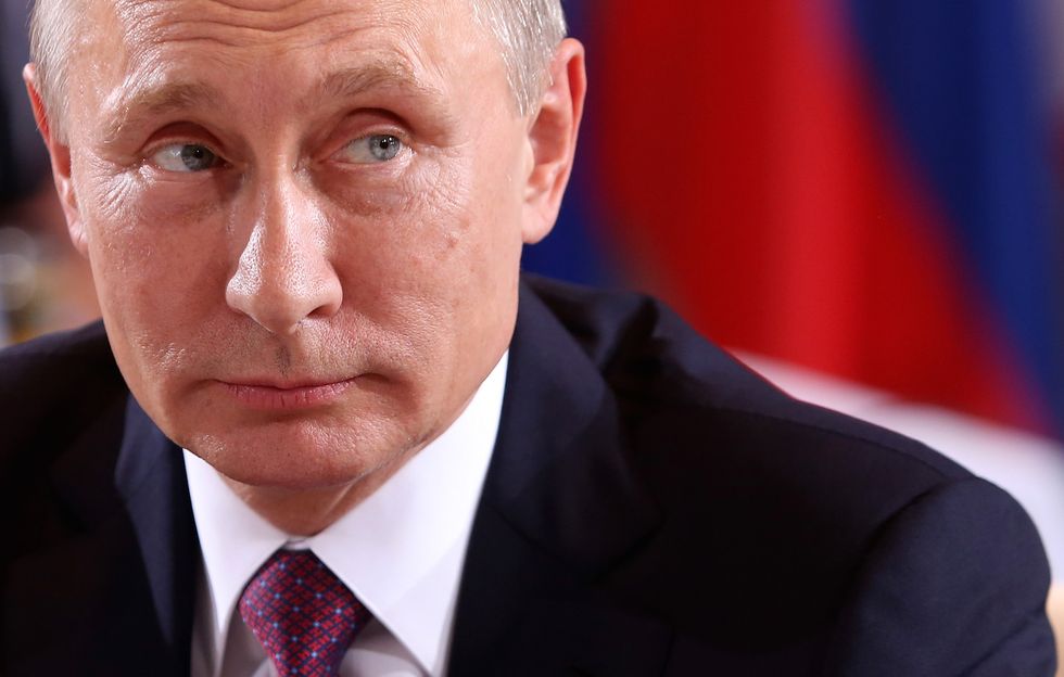 Vladimir Putin moves missiles closer to Europe, while Donald Trump and Gen. Mattis disagree on NATO