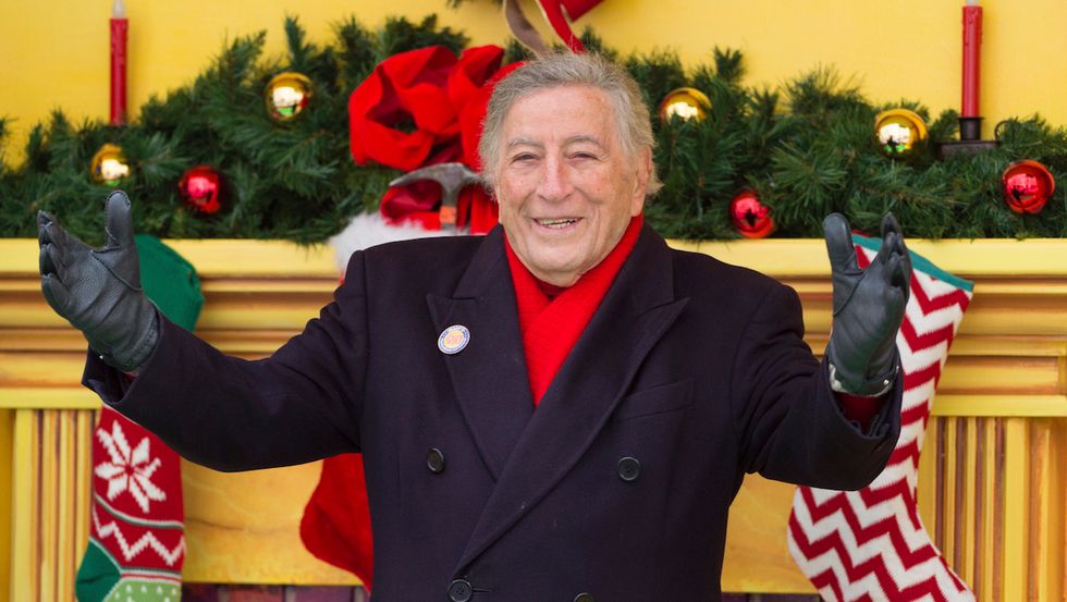 Miss Piggy comes to Tony Bennett's rescue during Macy's Thanksgiving Day Parade