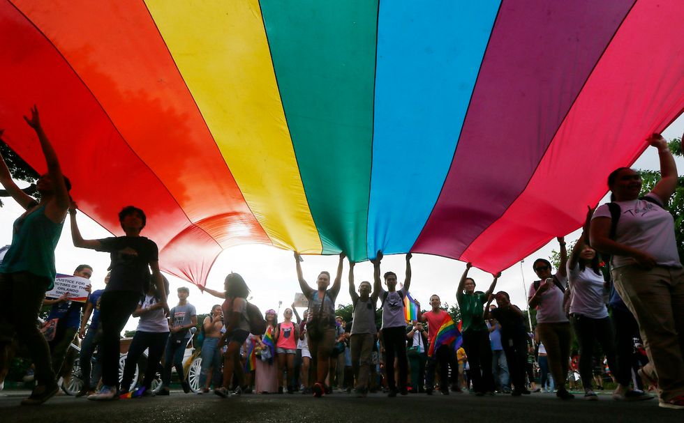 The State of Kansas is trying to make a lesbian couple's sperm donor pay child support