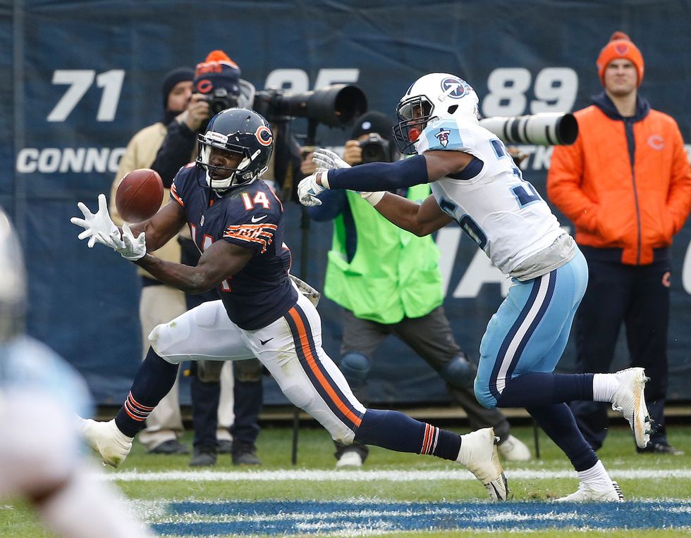 NFL caves to pressure, won't fine Titans for wearing pro-charity cleats