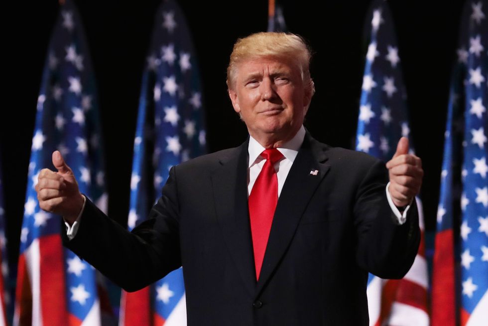 Trump: "We're going to start saying Merry Christmas again."