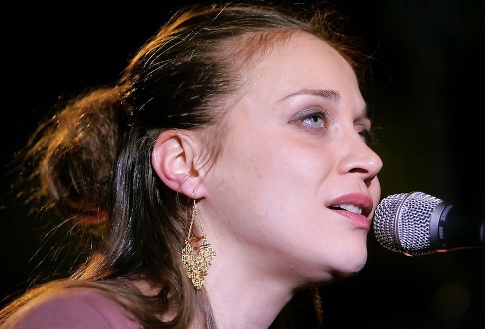 Fiona Apple sings famed Christmas tune with Trump twist. No, she's not kind to the president-elect.