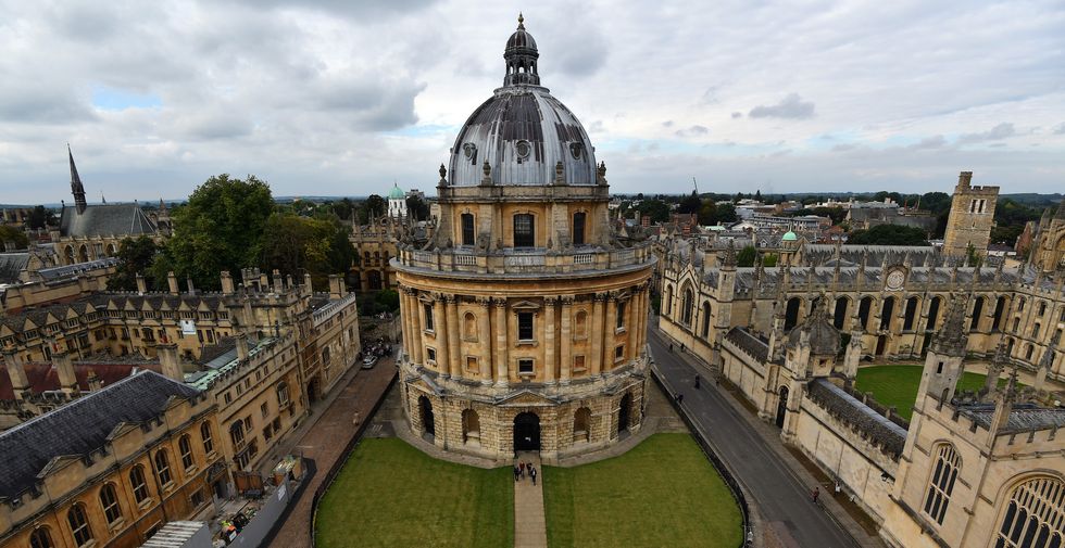 Oxford University demands students refer to each other with gender-neutral pronoun 'ze