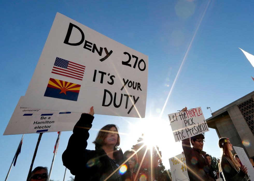 Under threat of ‘faithless electors,’ Electoral College voting gets underway