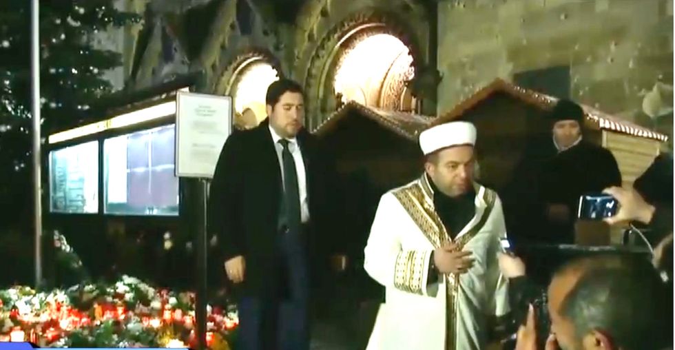 Muslims offer prayers for victims at Berlin terror attack site