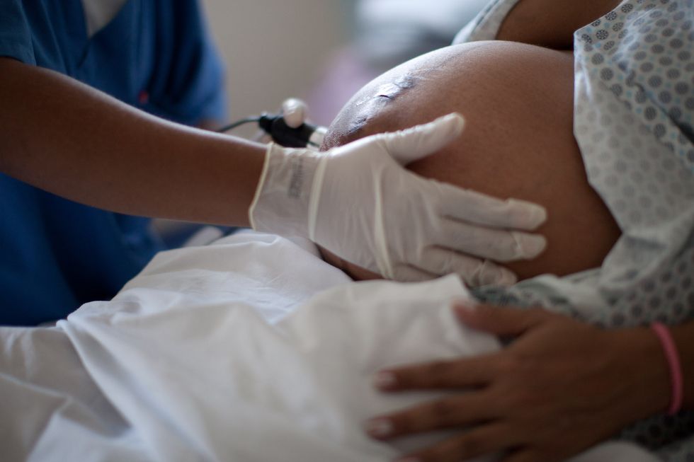Florida woman earns middle class salary selling positive pregnancy tests on Craigslist
