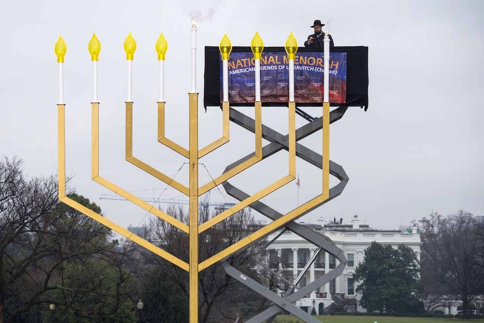 Rabbi uses national menorah lighting ceremony to bash Pres. Obama just steps away from White House