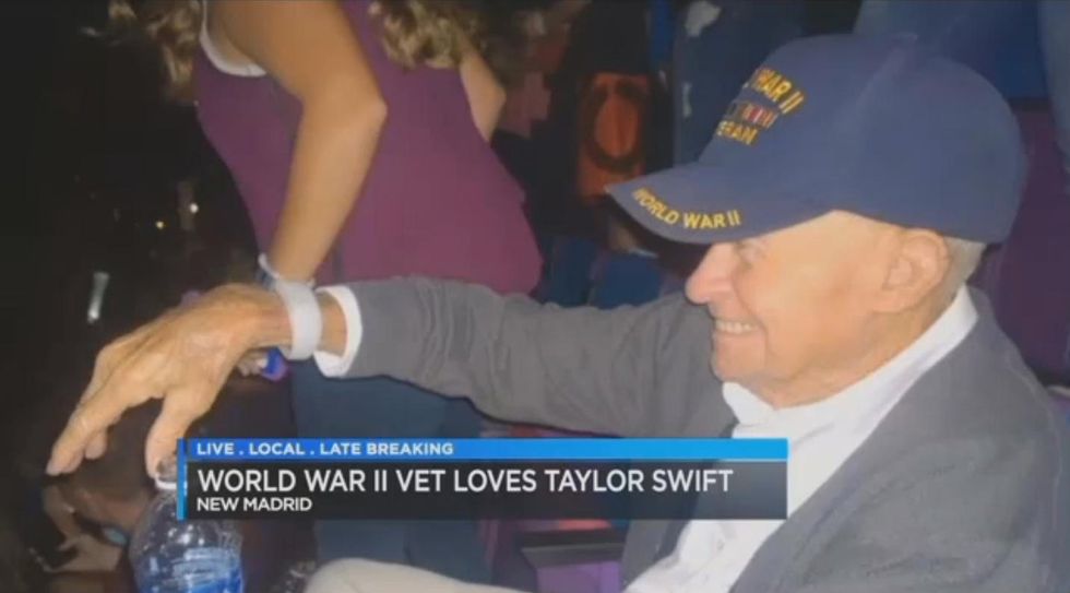 WWII vet's Christmas wish comes true with surprise visit from his favorite pop star