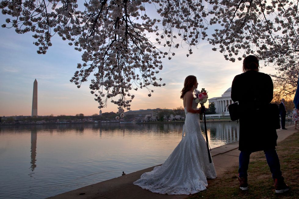 Groom-to-be surprises his wife with an amazing and touching wedding gift
