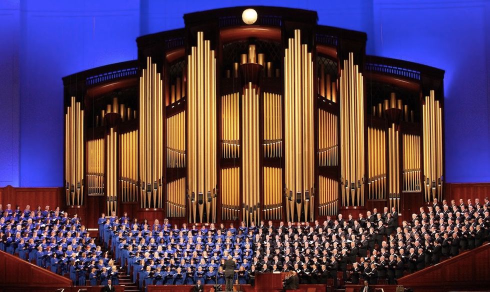 Comparing Trump to Hitler, Mormon Tabernacle Choir singer quits over inauguration invite acceptance