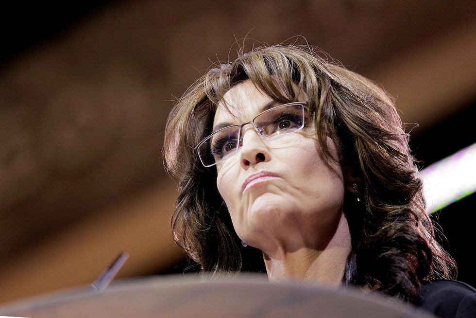 Sarah Palin praises 'fearless leader' Trump for media bashing, hints at big announcement