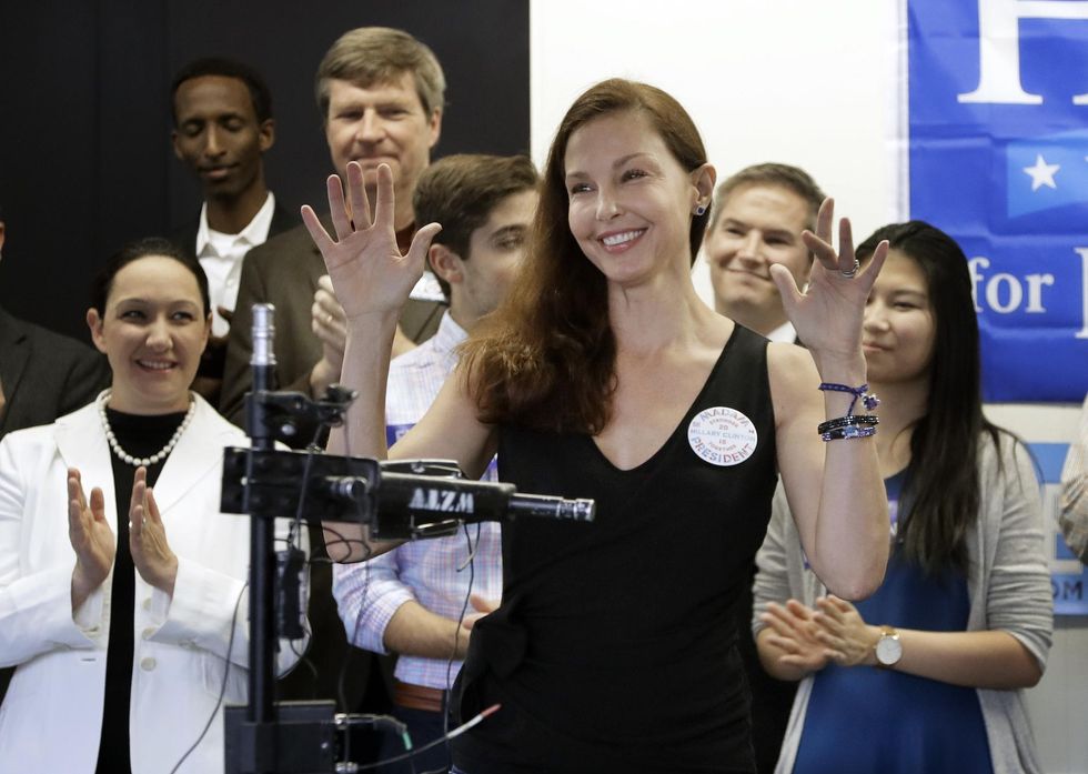 Liberal actress is fighting 'white privilege' by targeting ... emojis