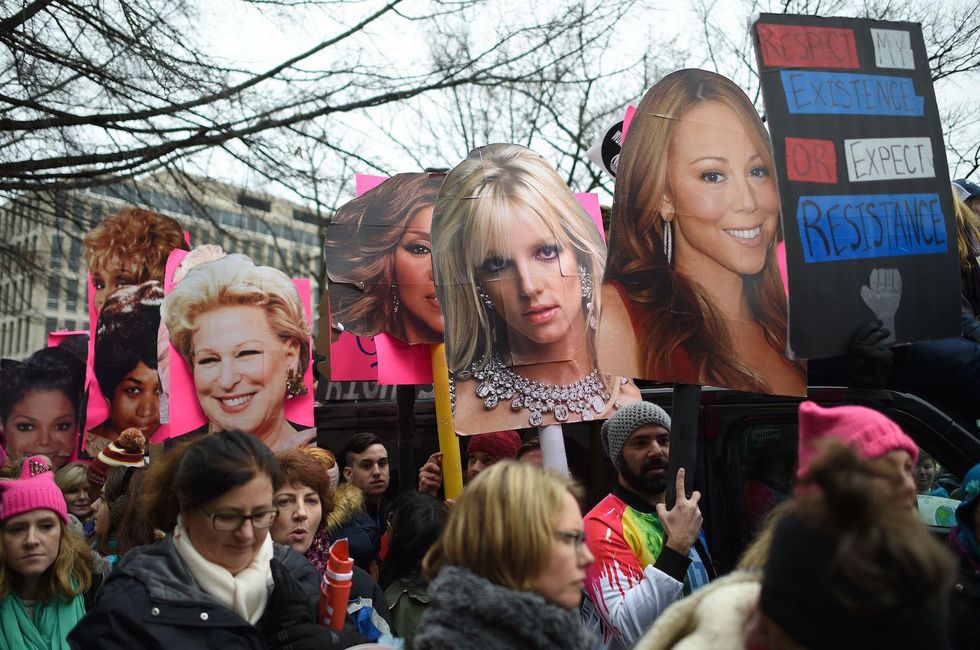 Women's March protesters leave signs at Trump International Hotel